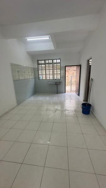 2-storey Terraced House for Sale in Taman Perwira Jaya (Kluang) - Shanel Tee - Kitchen - PropertyGuru.com.my
