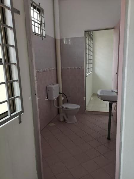 2-storey Terraced House for Sale in Taman Perwira Jaya (Kluang) - Shanel Tee - Bathroom - PropertyGuru.com.my