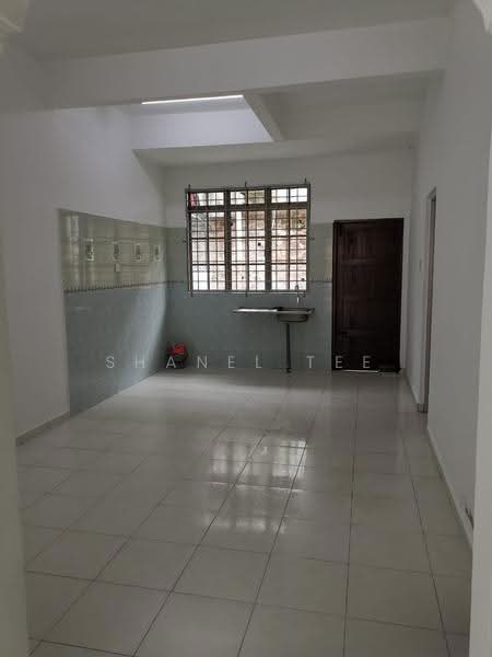 2-storey Terraced House for Sale in Taman Perwira Jaya (Kluang) - Shanel Tee - Kitchen - PropertyGuru.com.my