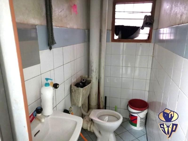 Apartment for Sale at Taman Serdang Perdana - Simon Lee - Bathroom - PropertyGuru.com.my