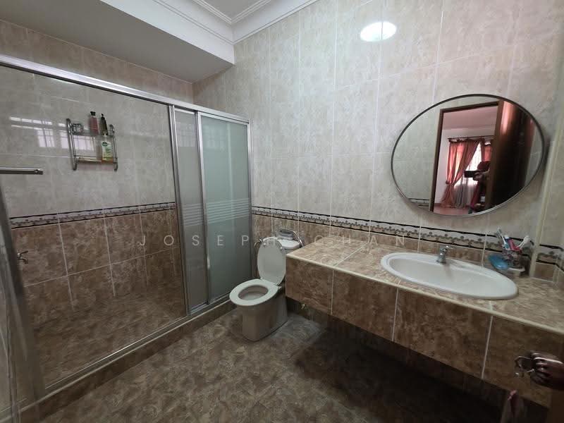 Rumah Berkembar untuk Dijual di Seksyen 9 (Shah Alam) - Joseph Chan - Bathroom - PropertyGuru.com.my