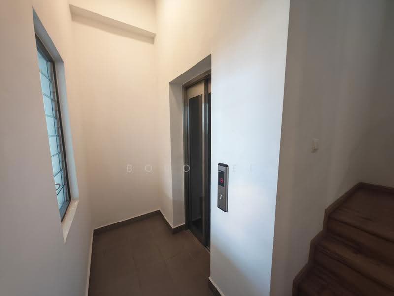 Rumah Berkembar untuk Dijual di Desa Petaling (Kuala Lumpur) - Bobo Lee - Entrance - PropertyGuru.com.my