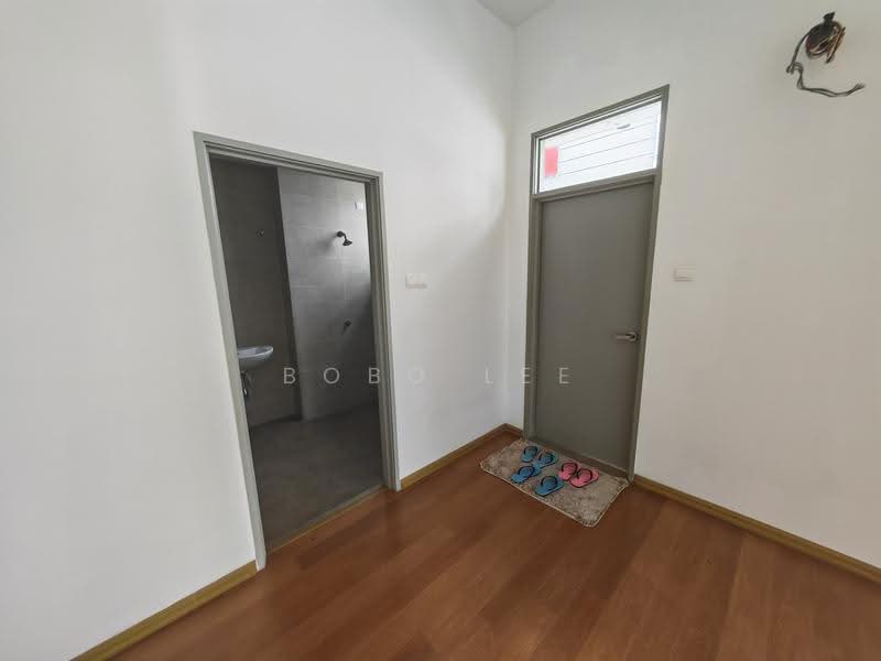 Rumah Berkembar untuk Dijual di Desa Petaling (Kuala Lumpur) - Bobo Lee - Bathroom - PropertyGuru.com.my