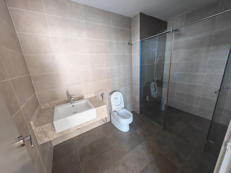 Rumah Berkembar untuk Dijual di Desa Petaling (Kuala Lumpur) - Bobo Lee - Bathroom - PropertyGuru.com.my