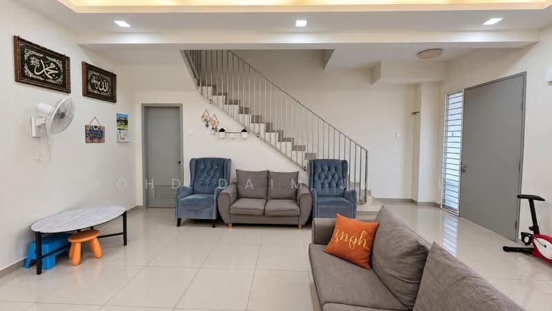 Rumah Teres 2-Tingkat untuk Dijual di Bandar Baru Salak Tinggi (Sepang) - Mohd Daim Jamil - Living Room - PropertyGuru.com.my