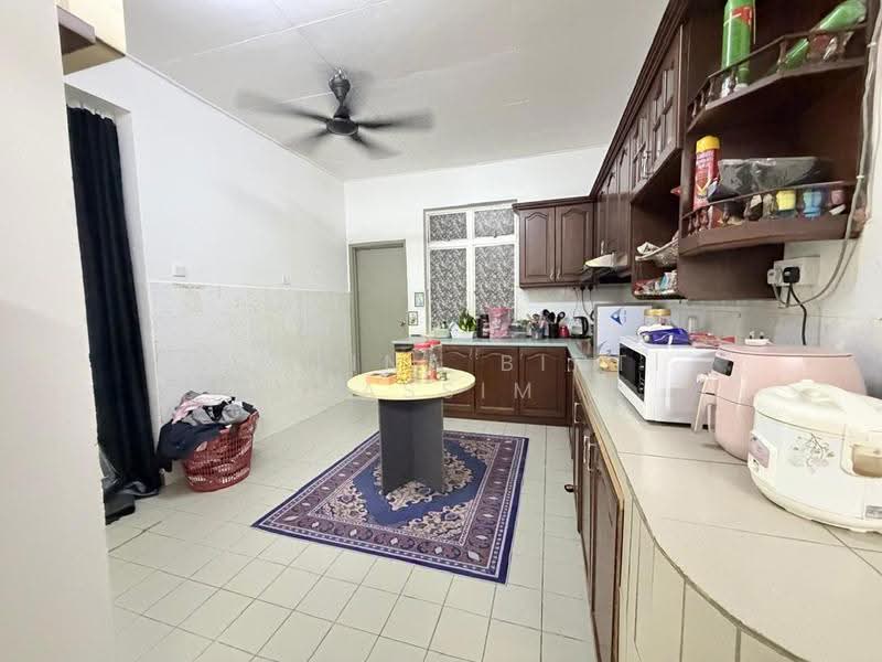 1-storey Terraced House for Sale in Permas Jaya (Johor) - Roslina Binti Kassim - Kitchen - PropertyGuru.com.my