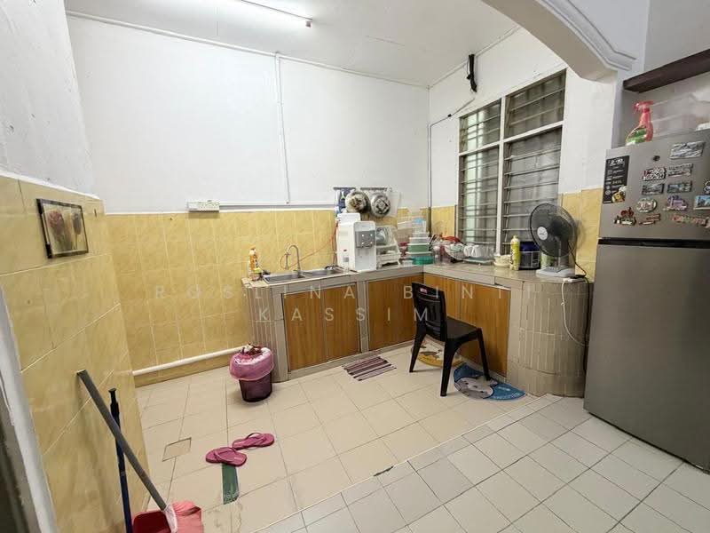 1-storey Terraced House for Sale in Permas Jaya (Johor) - Roslina Binti Kassim - Kitchen - PropertyGuru.com.my