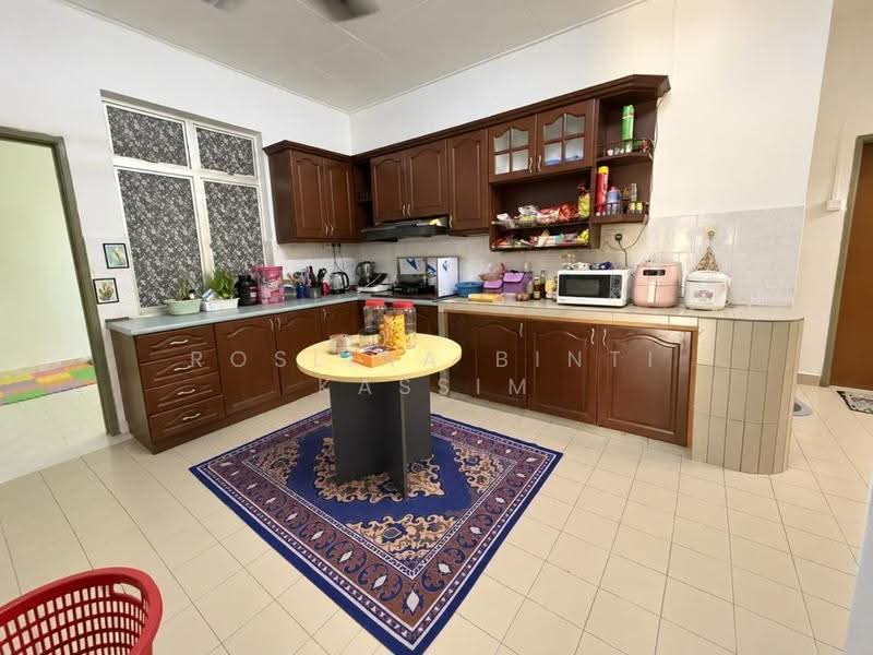 1-storey Terraced House for Sale in Permas Jaya (Johor) - Roslina Binti Kassim - Kitchen - PropertyGuru.com.my