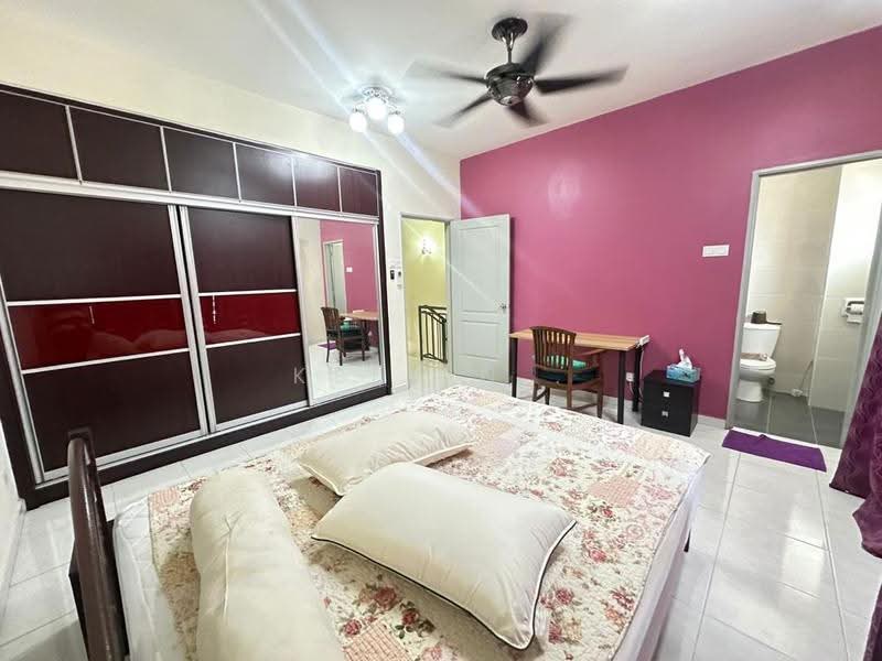 2-storey Terraced House for Sale in Bandar Bukit Beruntung (Bukit Beruntung) - Kelvin . - Bedroom - PropertyGuru.com.my