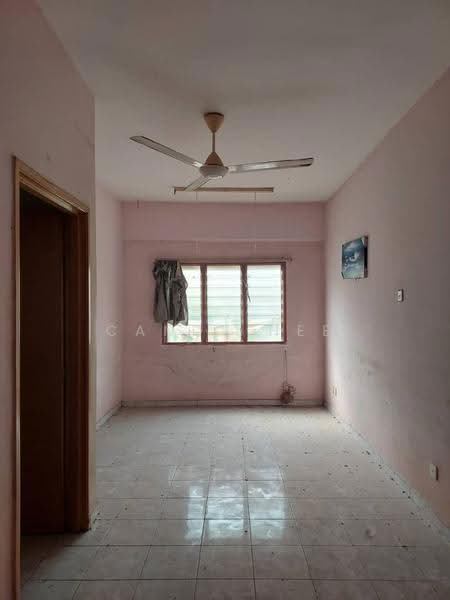 Pangsapuri untuk Dijual di Pangsapuri Mawar Jaya - Candy Hee - Living Room - PropertyGuru.com.my