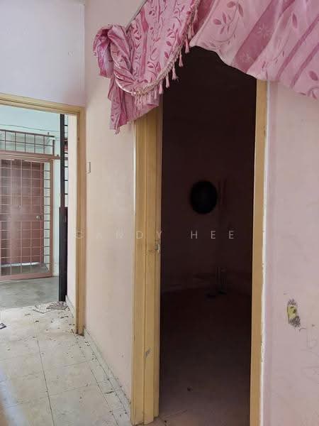 Pangsapuri untuk Dijual di Pangsapuri Mawar Jaya - Candy Hee - Corridor - PropertyGuru.com.my