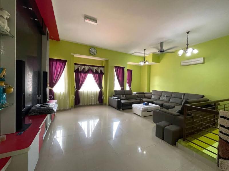 3-storey Terraced House for Sale in Ampang Jaya (Ampang) - Mohd Daim Jamil - Living Room - PropertyGuru.com.my