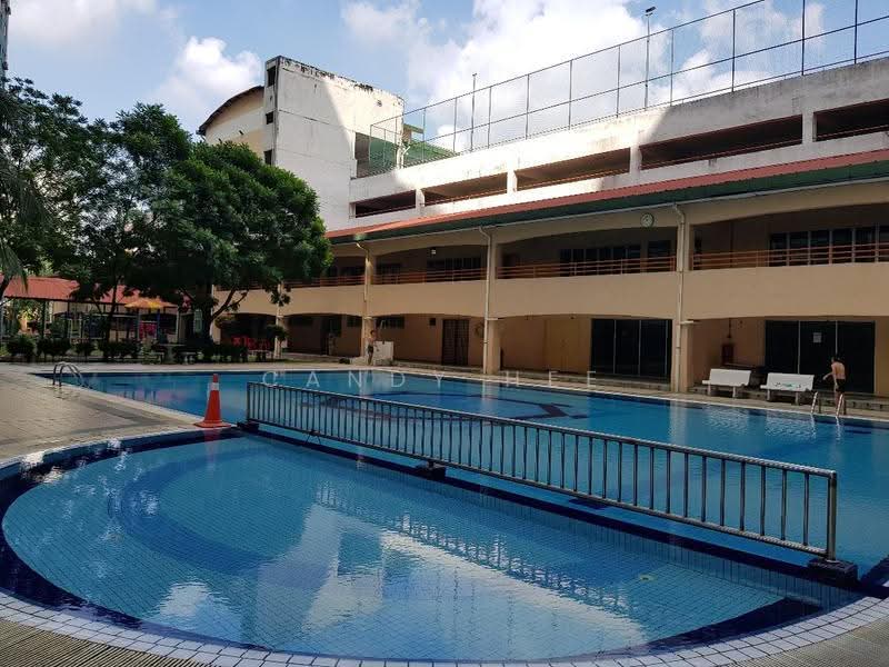 Pangsapuri untuk Dijual di Pangsapuri Vista Serdang - Candy Hee - Pool - PropertyGuru.com.my