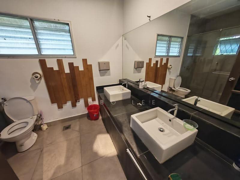 Bungalow House for Sale in Taman Overseas Union (Taman Oug) (Jalan Klang Lama (Old Klang Road)) - Bobo Lee - Bathroom - PropertyGuru.com.my