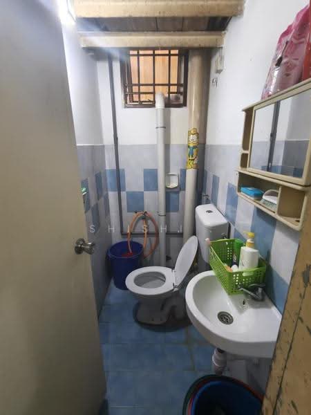 Apartment for Sale at Nusa Bestari Shoplot Apartment - Shishi . - Bathroom - PropertyGuru.com.my