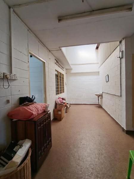 1-storey Terraced House for Sale in Kepong Baru (Kepong) - Kim Meng Lew - Corridor - PropertyGuru.com.my