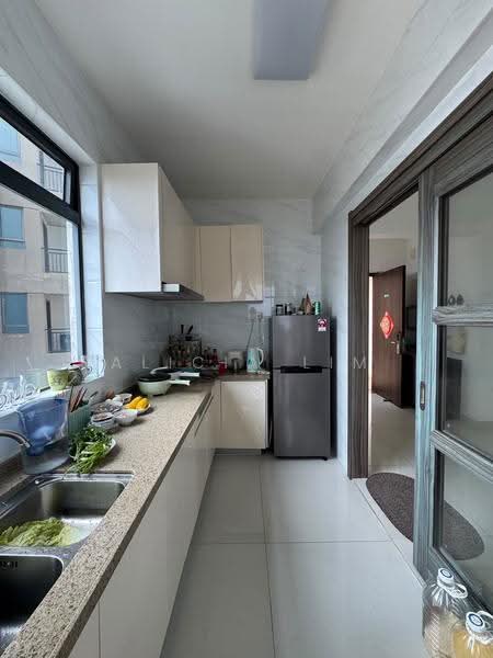Apartment for Sale at Starview Bay @ Forest City - Alicia Lim - Kitchen - PropertyGuru.com.my