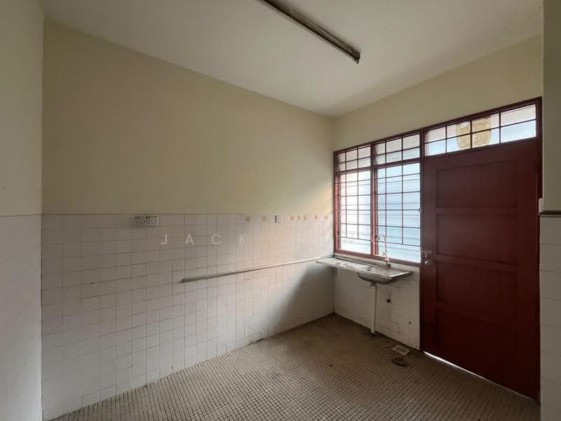 1.5-storey Terraced House for Sale in Taman Rinting (Masai) - Jack Wong - Kitchen - PropertyGuru.com.my