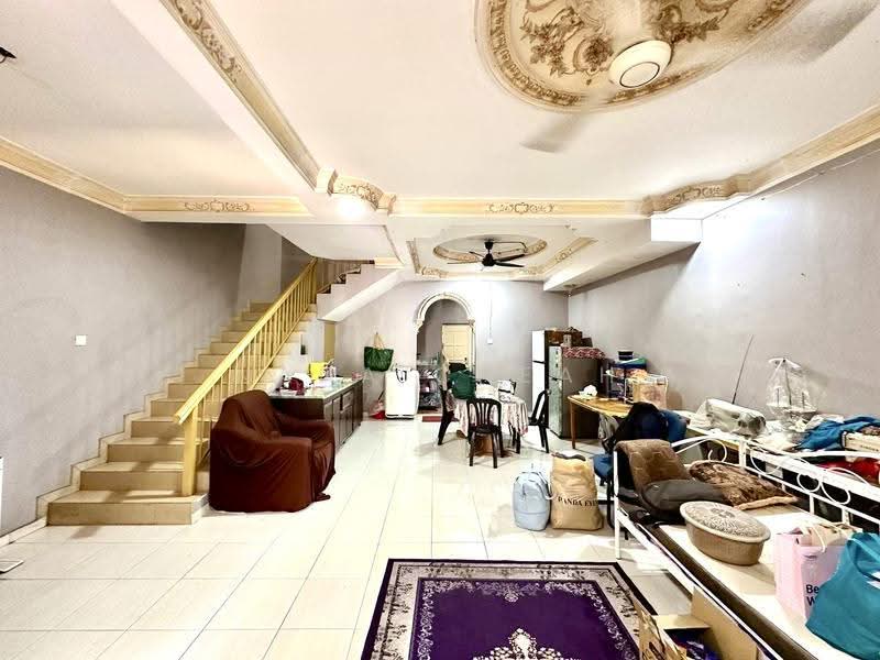 2-storey Terraced House for Sale in Taman Mutiara Subang (Shah Alam) - Nana Cheah - Living Room - PropertyGuru.com.my