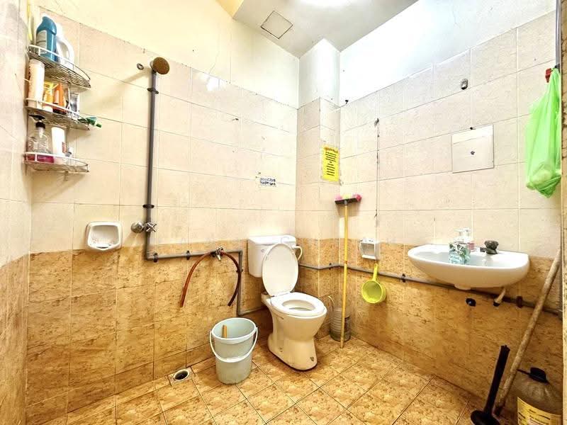 2-storey Terraced House for Sale in Taman Mutiara Subang (Shah Alam) - Nana Cheah - Bathroom - PropertyGuru.com.my