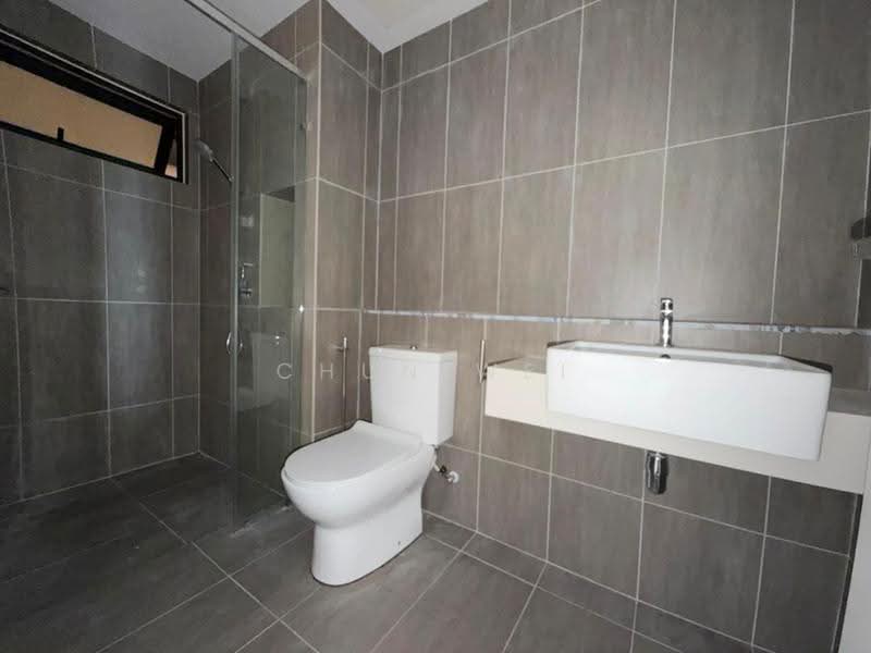 Kediaman Servis untuk Dijual di The Pulse Residence - Chun Wei - Bathroom - PropertyGuru.com.my