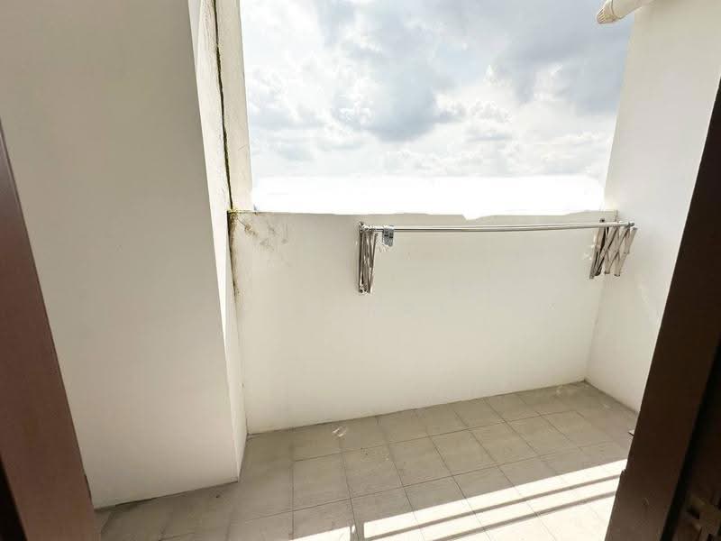Kondominium untuk Dijual di USJ One Avenue Condo - Ivy Mak - Balcony - PropertyGuru.com.my