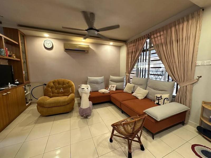 2-storey Terraced House for Sale in Taman Seri Austin (Tebrau) - Alanis Lee - Living Room - PropertyGuru.com.my