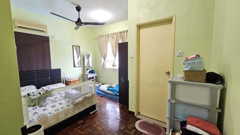 Pangsapuri untuk Dijual di Permas Ville Apartment - Alanis Lee - Bedroom - PropertyGuru.com.my