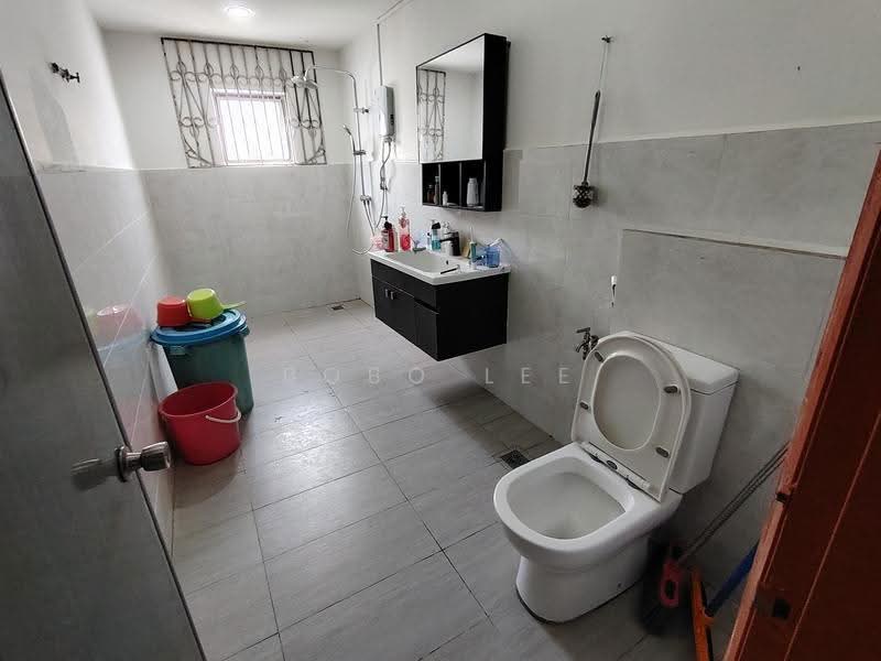 Rumah Teres 2-Tingkat untuk Dijual di Taman Overseas Union (Taman Oug) (Jalan Klang Lama (Old Klang Road)) - Bobo Lee - Bathroom - PropertyGuru.com.my