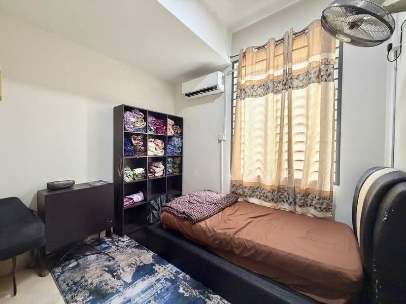 Rumah Kluster untuk Dijual di Bandar Saujana Putra (Tanjong Duabelas) - Irwan Affandi - Bedroom - PropertyGuru.com.my