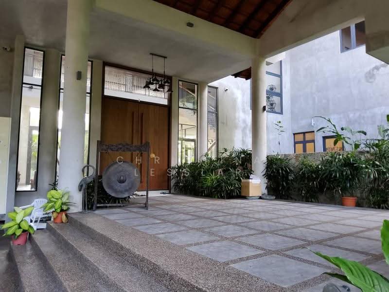 Rumah Banglo untuk Dijual di Bentong (Pahang) - Christina Lesslar - Front Door - PropertyGuru.com.my