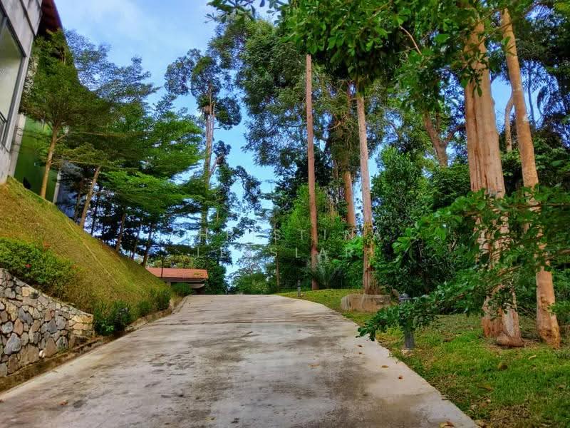 Rumah Banglo untuk Dijual di Bentong (Pahang) - Christina Lesslar - Driveway - PropertyGuru.com.my