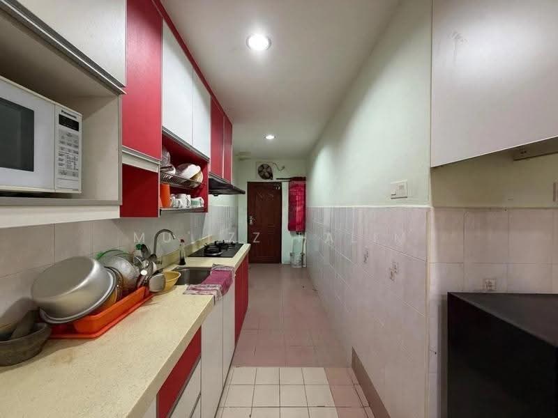 1.5-storey Terraced House for Sale in Bandar Tun Hussein Onn (Cheras) - Mu'izz Halim - Kitchen - PropertyGuru.com.my