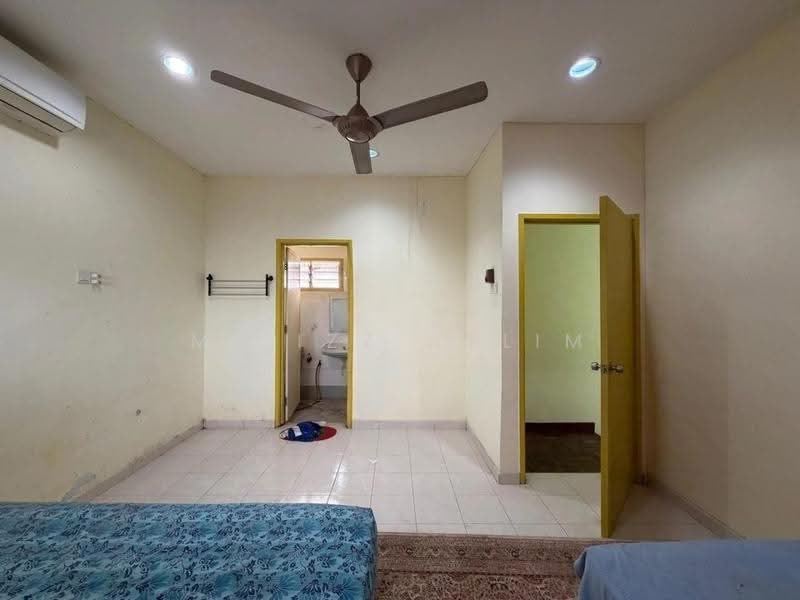 1.5-storey Terraced House for Sale in Bandar Tun Hussein Onn (Cheras) - Mu'izz Halim - Bathroom - PropertyGuru.com.my