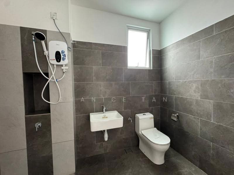 Rumah Teres 2-Tingkat untuk Dijual di Skudai (Johor) - Shanice Tan - Bathroom - PropertyGuru.com.my
