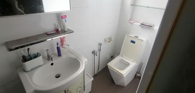 Rumah Berkembar untuk Dijual di Taman Overseas Union (Taman Oug) (Jalan Klang Lama (Old Klang Road)) - Bobo Lee - Bathroom - PropertyGuru.com.my