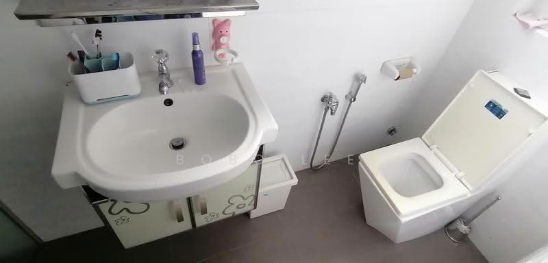 Rumah Berkembar untuk Dijual di Taman Overseas Union (Taman Oug) (Jalan Klang Lama (Old Klang Road)) - Bobo Lee - Bathroom - PropertyGuru.com.my
