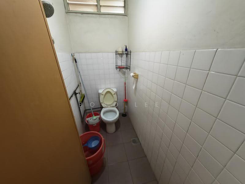 Rumah Teres 2-Tingkat untuk Dijual di Taman Overseas Union (Taman Oug) (Jalan Klang Lama (Old Klang Road)) - Bobo Lee - Bathroom - PropertyGuru.com.my