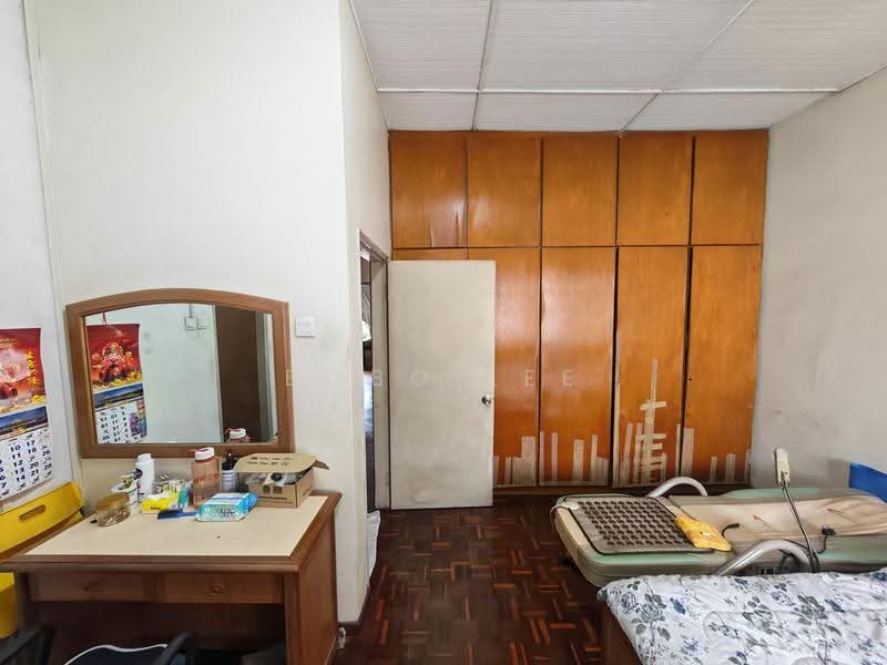 Rumah Teres 2-Tingkat untuk Dijual di Taman Overseas Union (Taman Oug) (Jalan Klang Lama (Old Klang Road)) - Bobo Lee - Bedroom - PropertyGuru.com.my