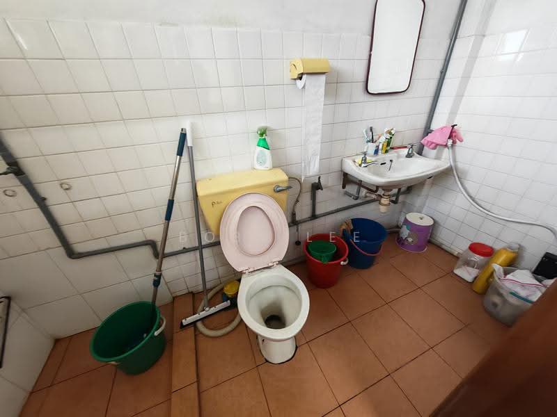 Rumah Teres 2-Tingkat untuk Dijual di Taman Overseas Union (Taman Oug) (Jalan Klang Lama (Old Klang Road)) - Bobo Lee - Bathroom - PropertyGuru.com.my