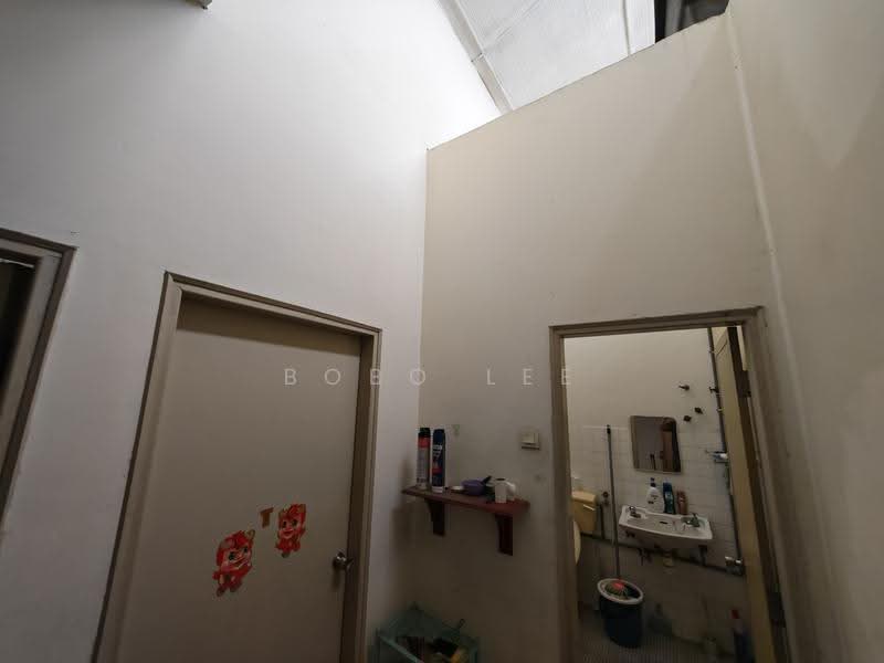 Rumah Teres 2-Tingkat untuk Dijual di Taman Overseas Union (Taman Oug) (Jalan Klang Lama (Old Klang Road)) - Bobo Lee - Bathroom - PropertyGuru.com.my