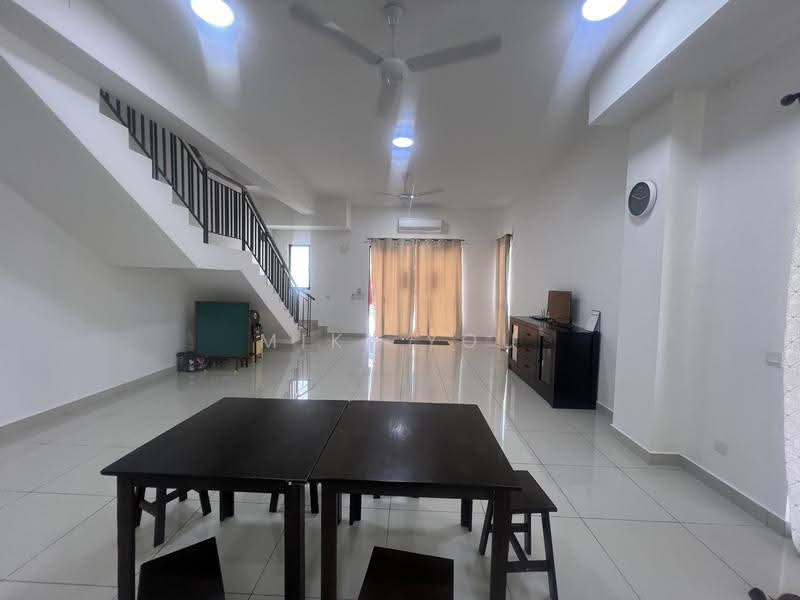 Rumah Teres 2-Tingkat untuk Disewa di Bandar Rimbayu (Telok Panglima Garang) - Miki You - Living Room - PropertyGuru.com.my