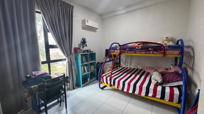 Kediaman Servis untuk Dijual di Sky View - Esther Chong - Bedroom - PropertyGuru.com.my