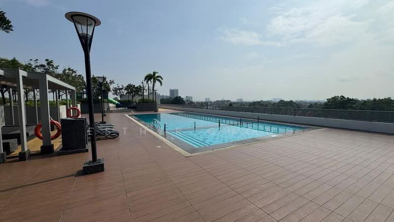 Kediaman Servis untuk Dijual di Sky View - Esther Chong - Pool - PropertyGuru.com.my