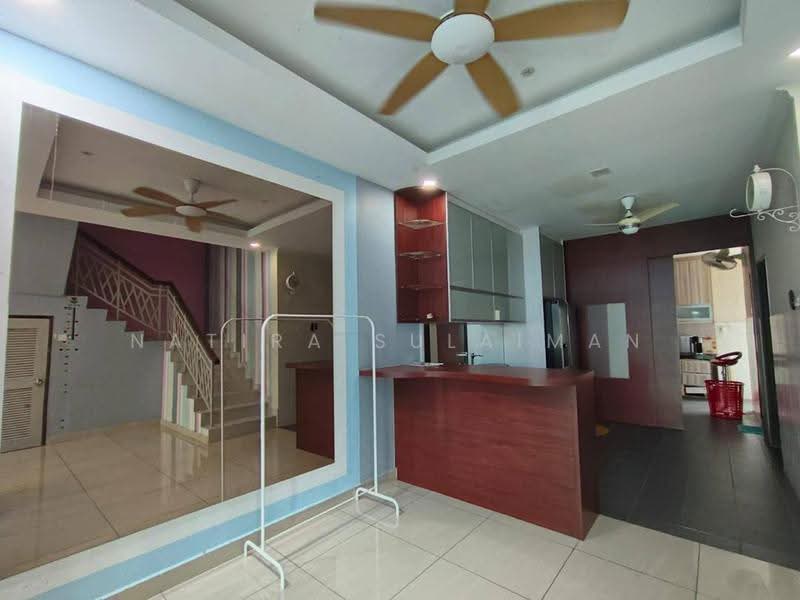 Rumah Teres 2-Tingkat untuk Dijual di Taman Puncak Saujana (Kajang) - Natira Sulaiman - Living Room - PropertyGuru.com.my