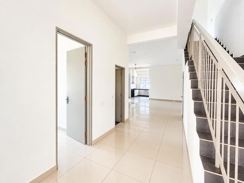 Rumah Teres 2-Tingkat untuk Disewa di Bandar Rimbayu (Telok Panglima Garang) - Miki You - Corridor - PropertyGuru.com.my
