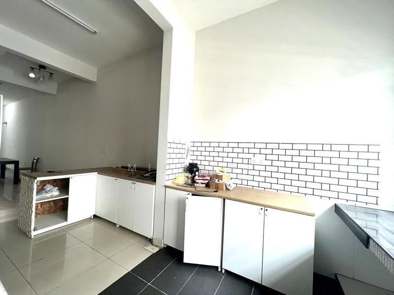Rumah Teres 2-Tingkat untuk Disewa di Bandar Rimbayu (Telok Panglima Garang) - Miki You - Kitchen - PropertyGuru.com.my
