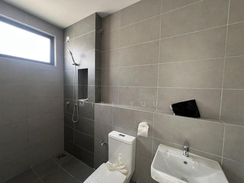 Rumah Teres 2-Tingkat untuk Dijual di Bandar Rimbayu (Telok Panglima Garang) - Miki You - Bathroom - PropertyGuru.com.my