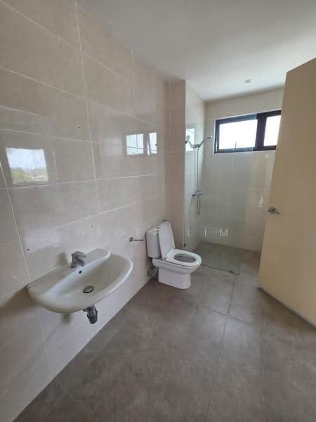 Bungalow House for Sale in Kota Kemuning (Shah Alam) - Geoff Lim - Bathroom - PropertyGuru.com.my