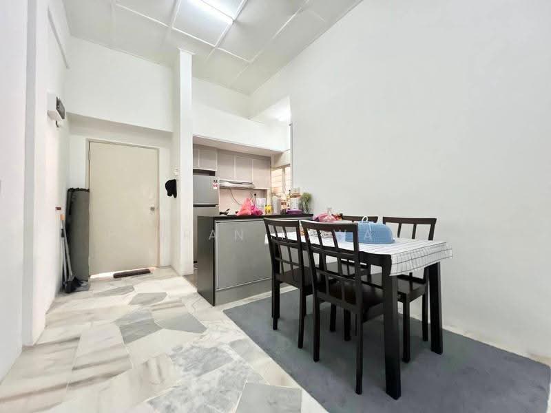 Apartment for Sale at Vista Seri Putra - Fauran Nawawi - PropertyGuru.com.my